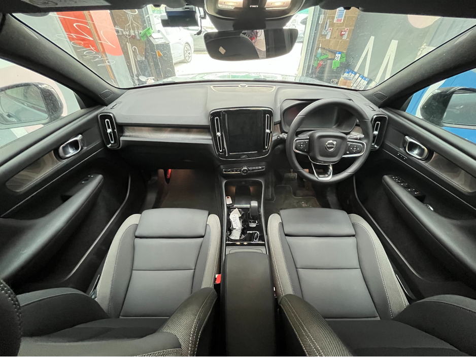 2022 Volvo XC40 - image 19