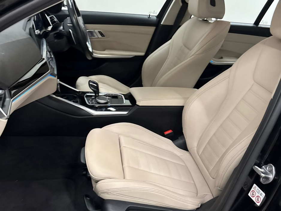 2021 BMW 3 Series - image 7
