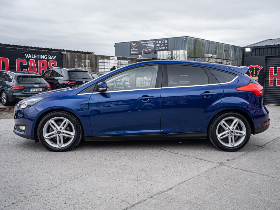 2016 Ford Focus - image 17