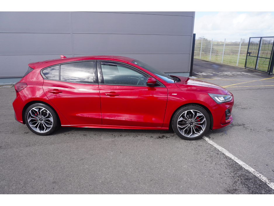 2025 Ford Focus - image 3