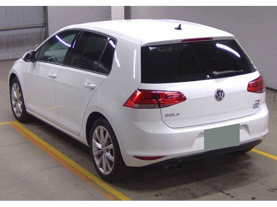 2016 Volkswagen Golf - image 4