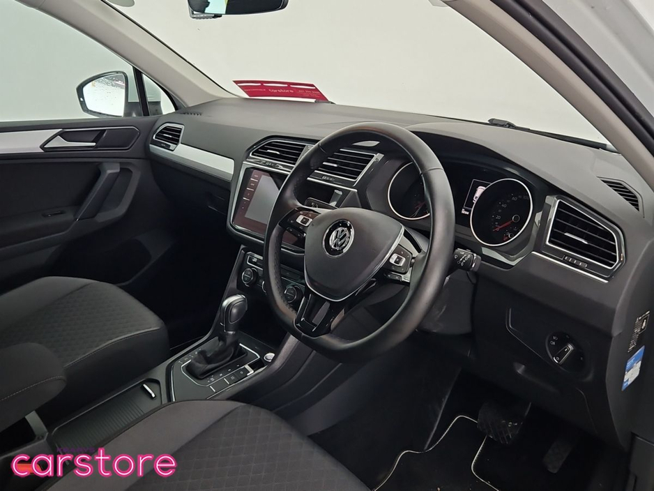 2018 Volkswagen Tiguan - image 9