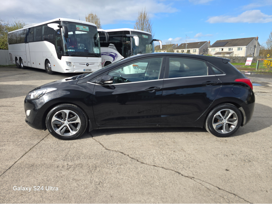 2016 Hyundai i30 - image 2