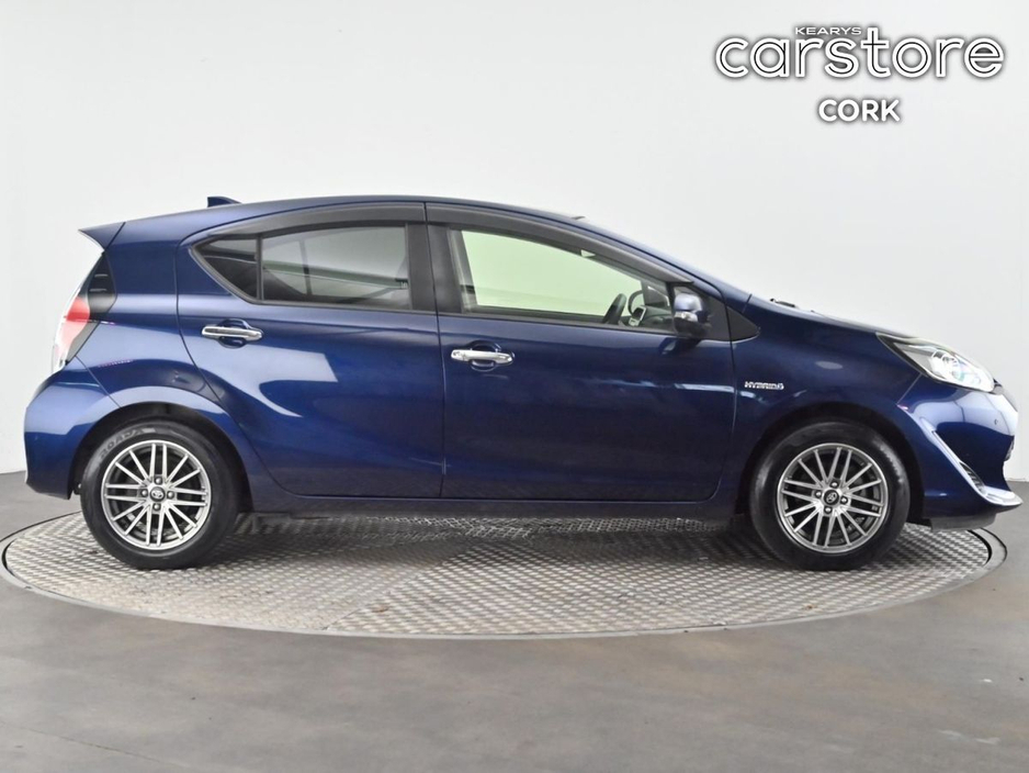 2019 Toyota Aqua - image 2