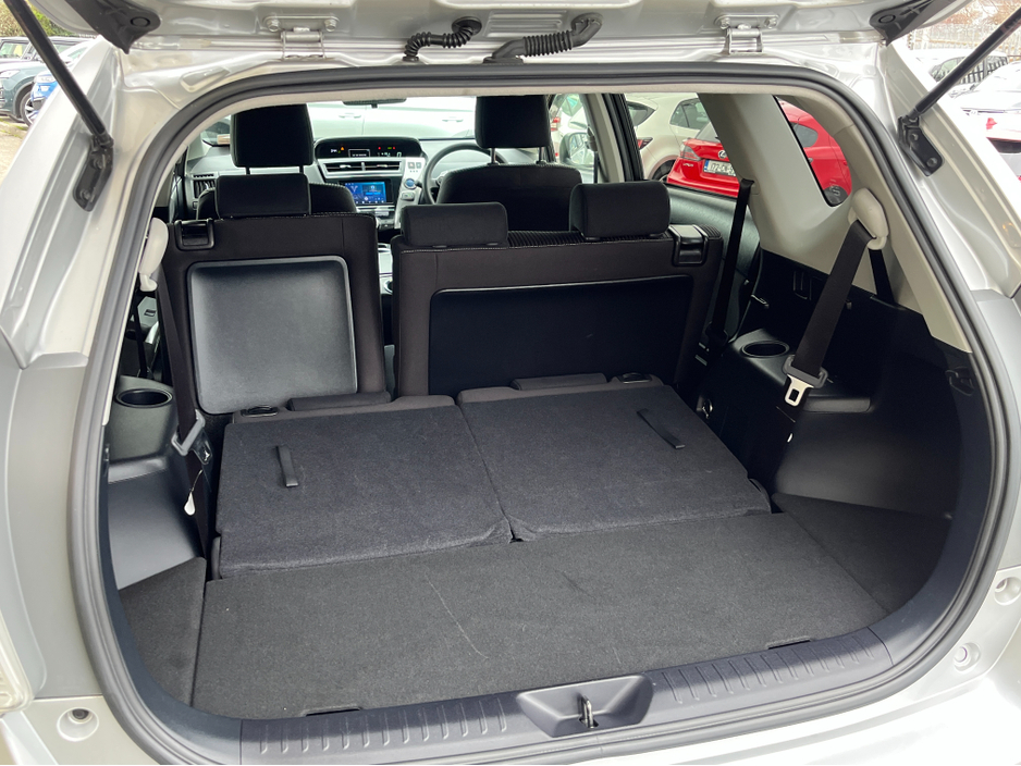 2019 Toyota Prius+ - image 8