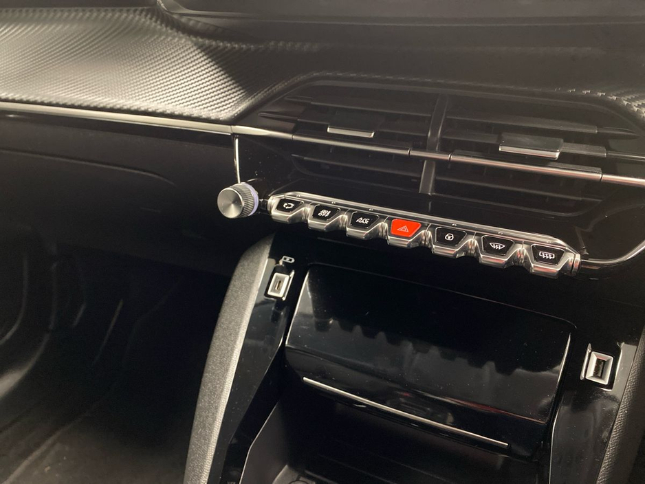 2022 Peugeot 208 - image 20