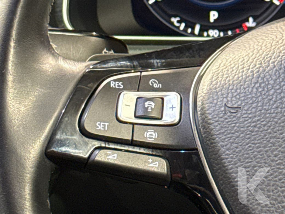 2019 Volkswagen Golf TSI HIGH LINE - FACTORY ALLOYS - CRUISE CONTROL - REVERSE CAMERA €20,950