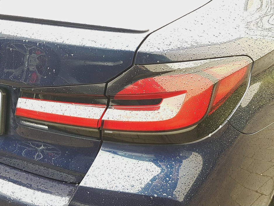 2021 BMW 5 Series - image 18