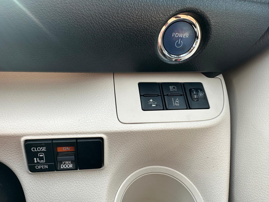 2016 Toyota Sienta 1.5 Petrol Hybrid Petrol 7 Seater Fresh Import €12,995