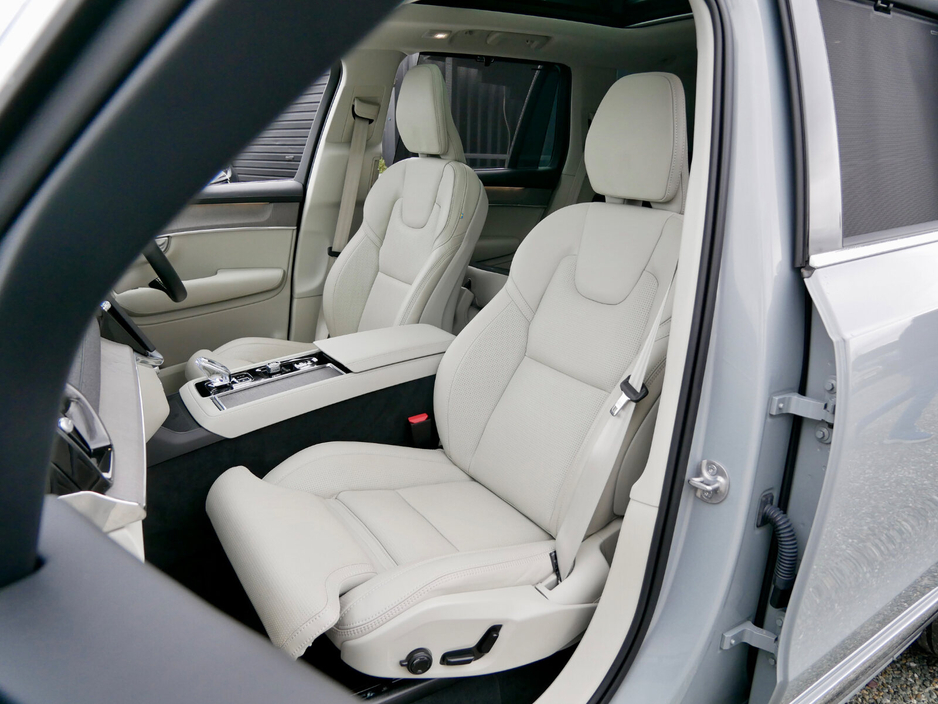 2025 Volvo XC90 T8 PHEV AWD Ultra Bright