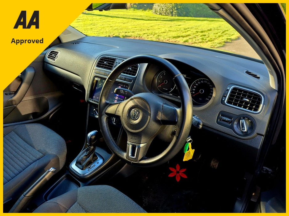 2014 Volkswagen Polo - image 23