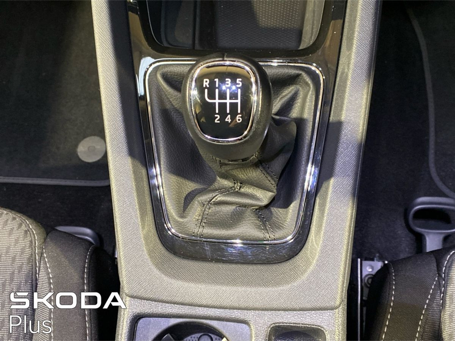 2023 Skoda Octavia - image 19