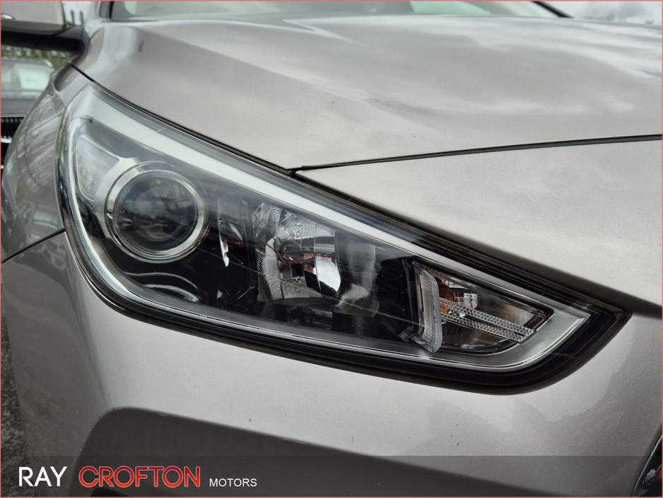 2019 Hyundai i30 - image 14