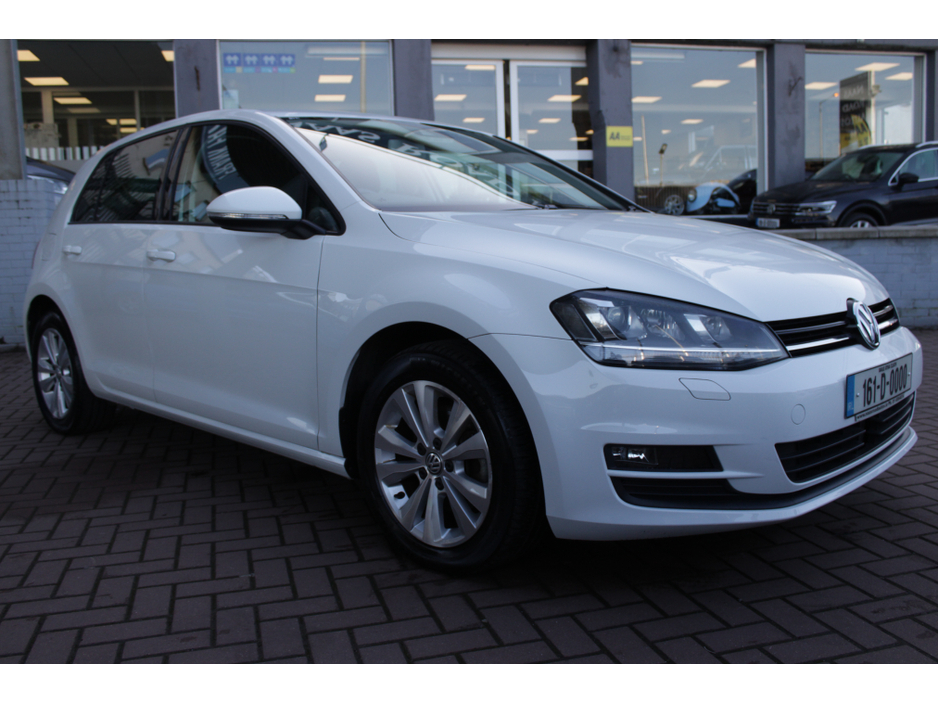 2016 Volkswagen Golf - image 2