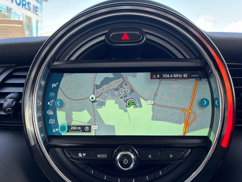 2015 MINI Cooper - image 14