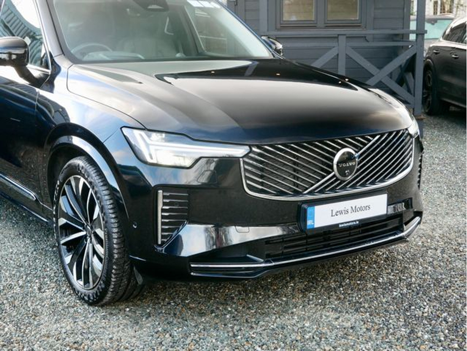 2025 Volvo XC90 - image 7