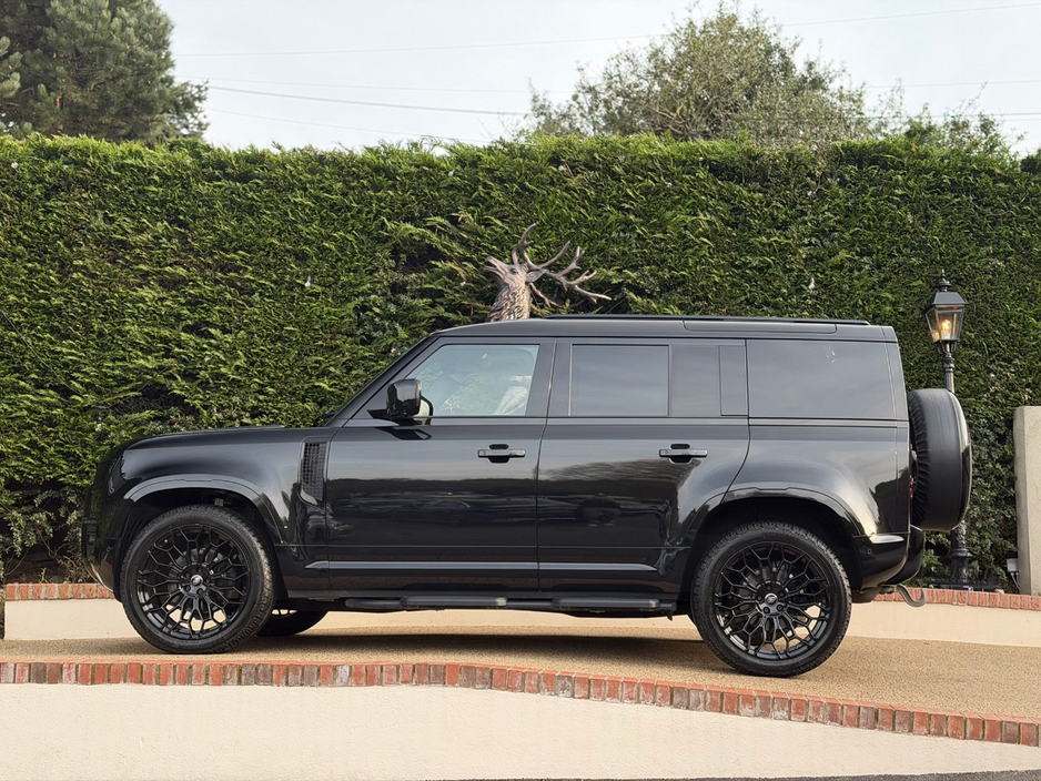 2025 Land Rover Defender - image 7