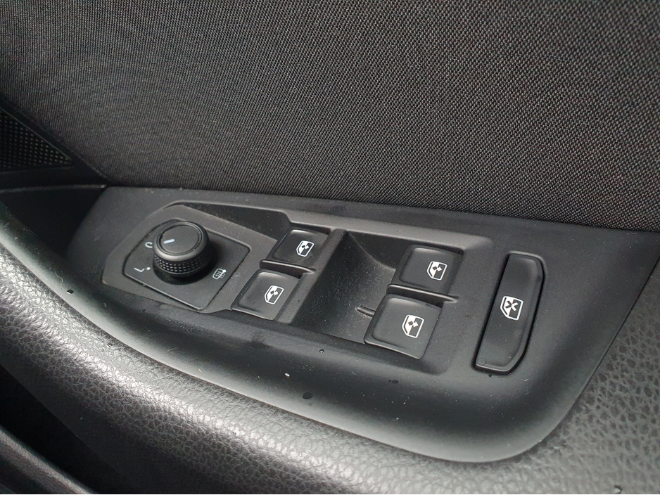 2021 Volkswagen Passat - image 26