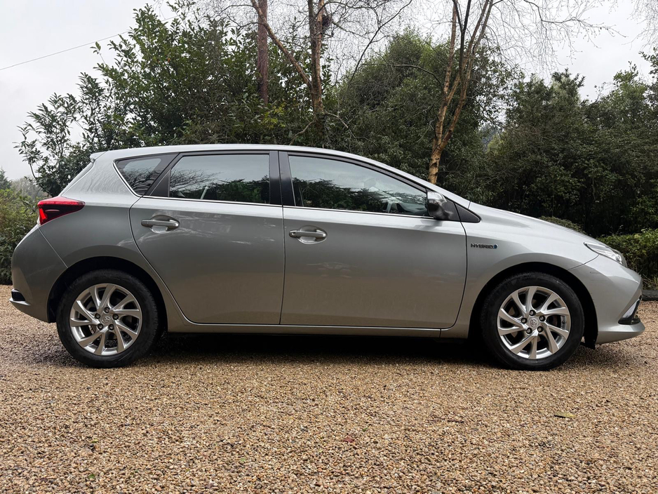 2017 Toyota Auris HYBRID LUNA *Full Toyota Service History…AA Approved…Irish Car* €13,950
