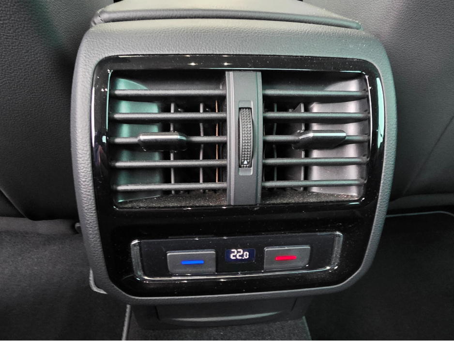 2020 Volkswagen Passat - image 22