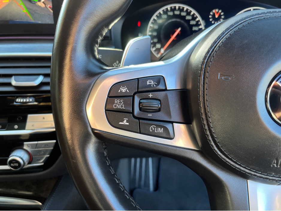 2018 BMW 5 Series - image 22