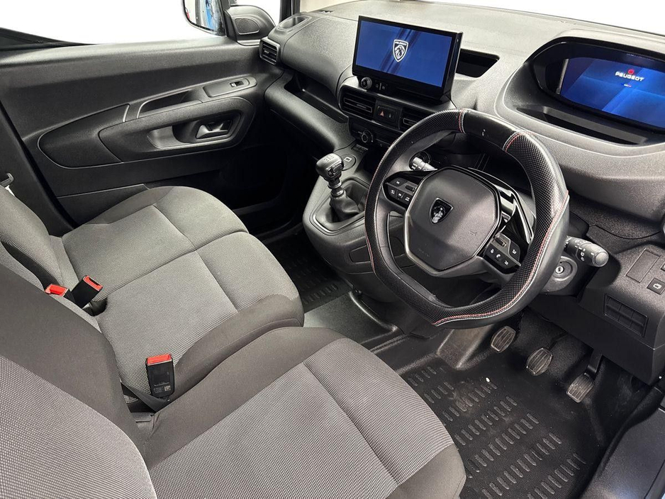 2025 Peugeot Partner - image 6