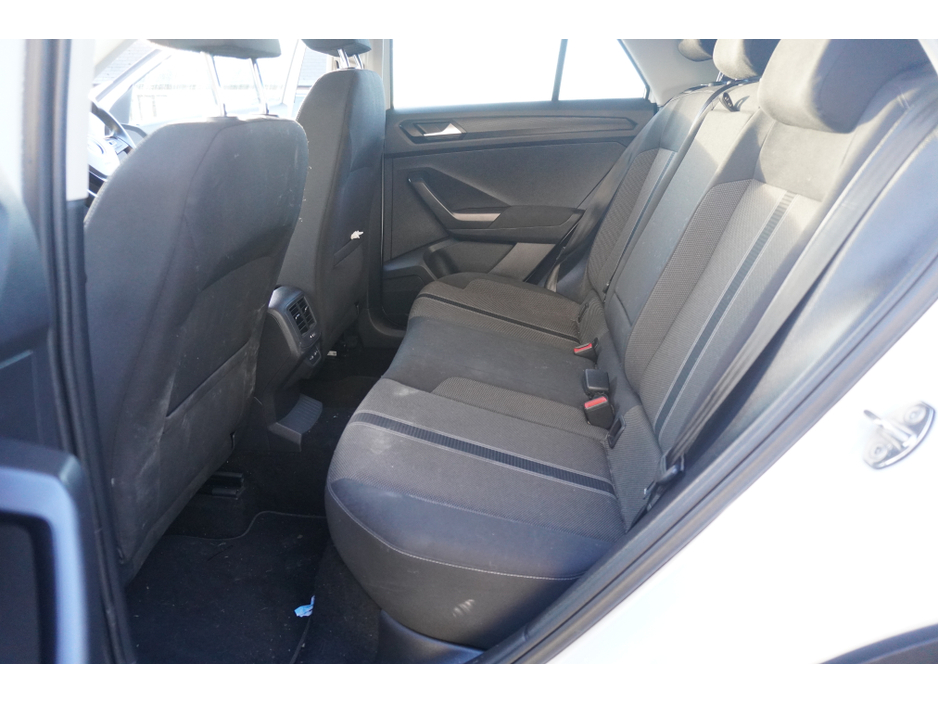 2021 Volkswagen T-Roc - image 14