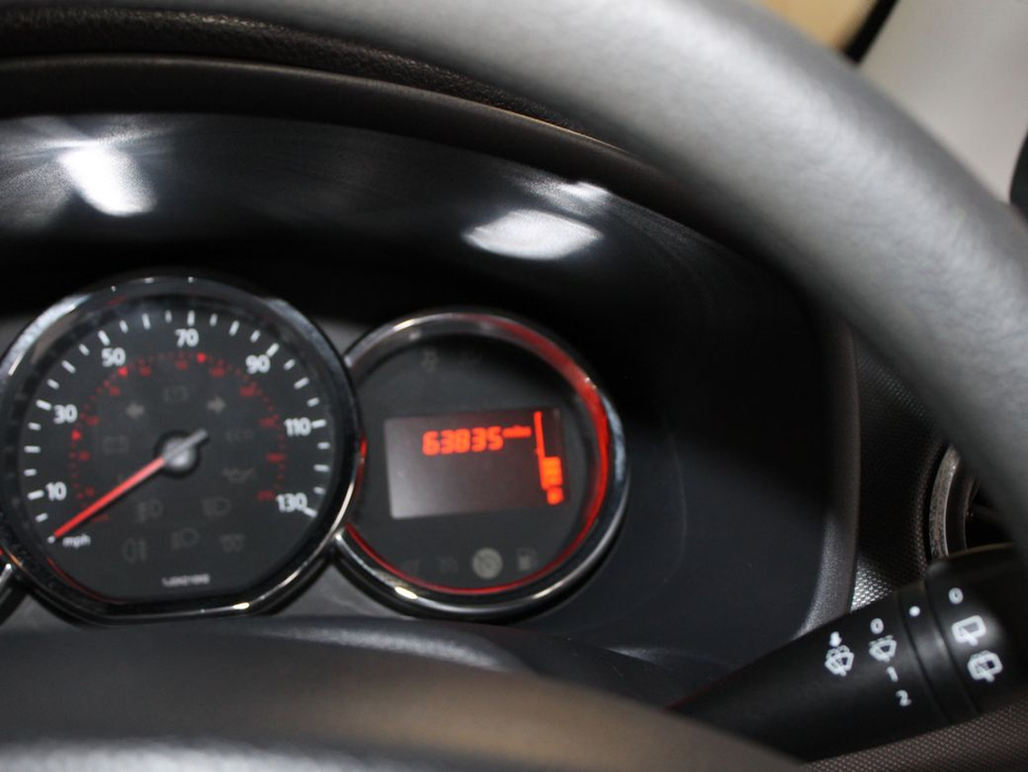 2016 Dacia Sandero - image 15