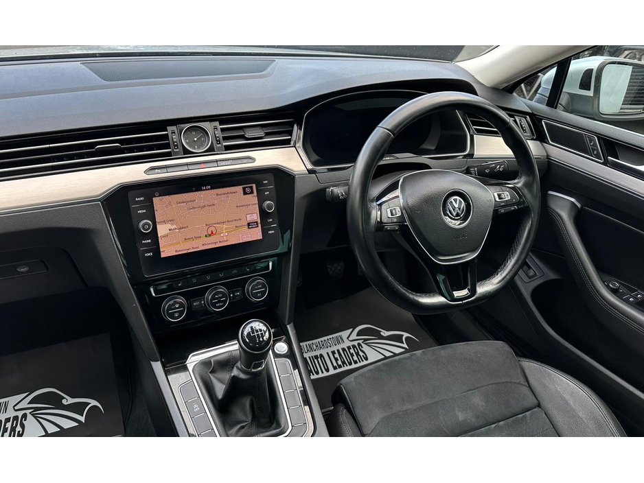 2019 Volkswagen Passat - image 12
