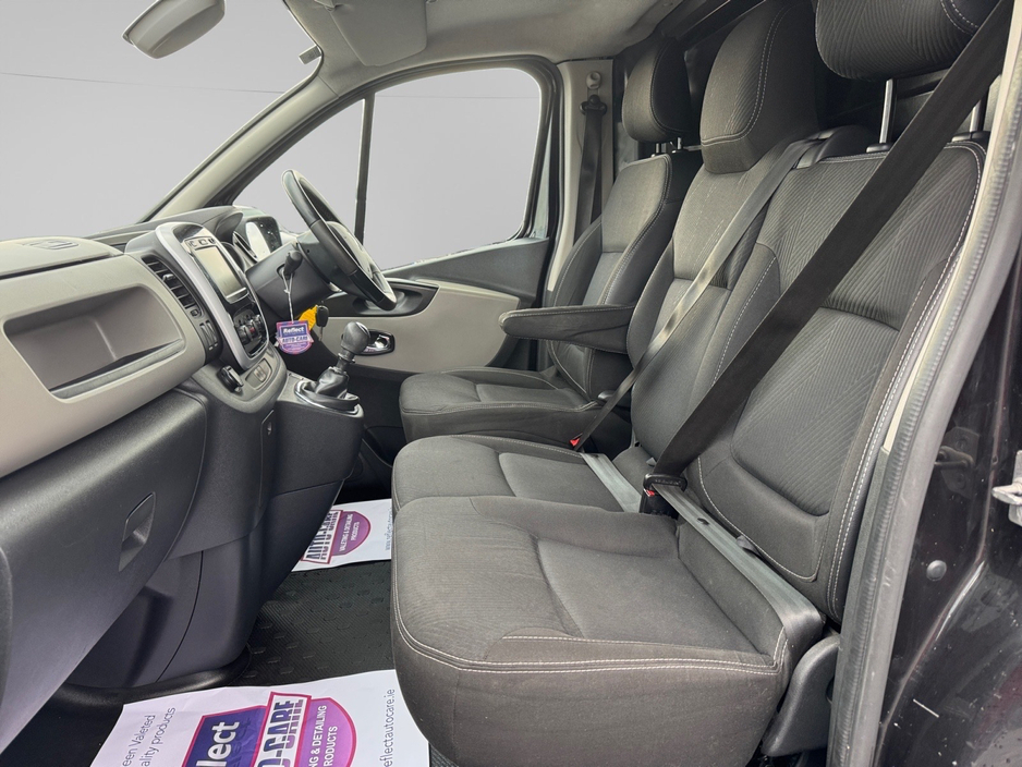 2019 Renault Trafic - image 9