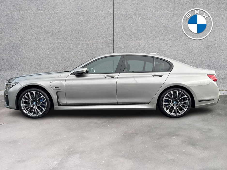 2022 BMW 7 Series - image 3
