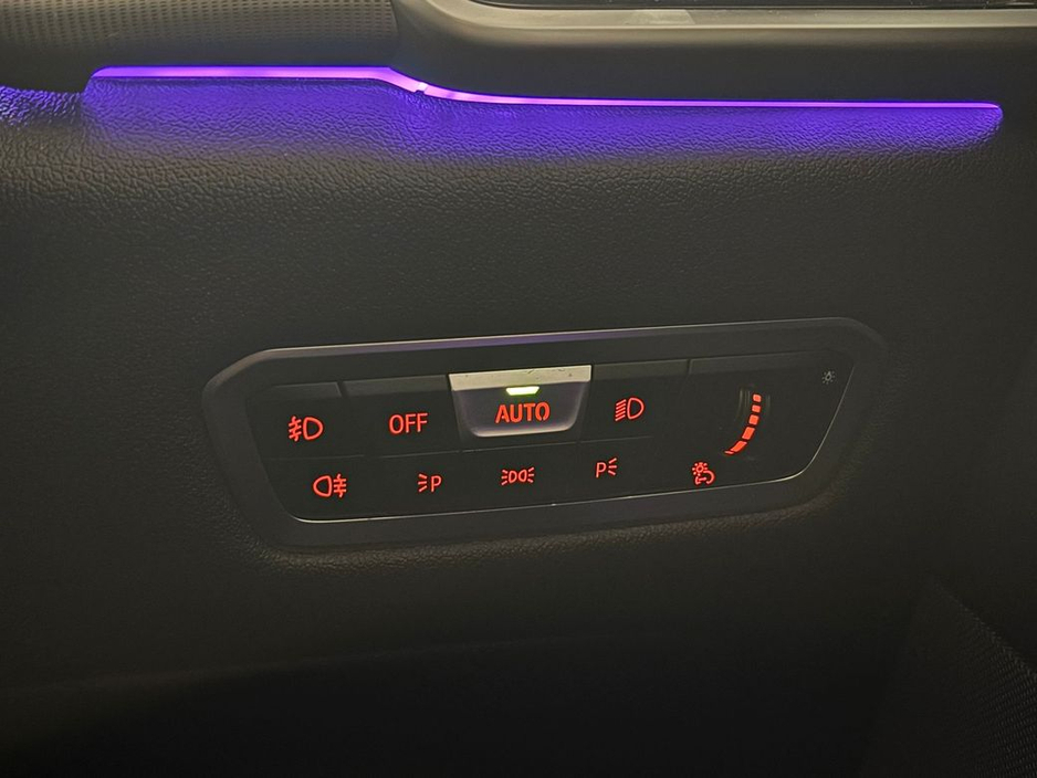 2020 BMW X5 - image 25