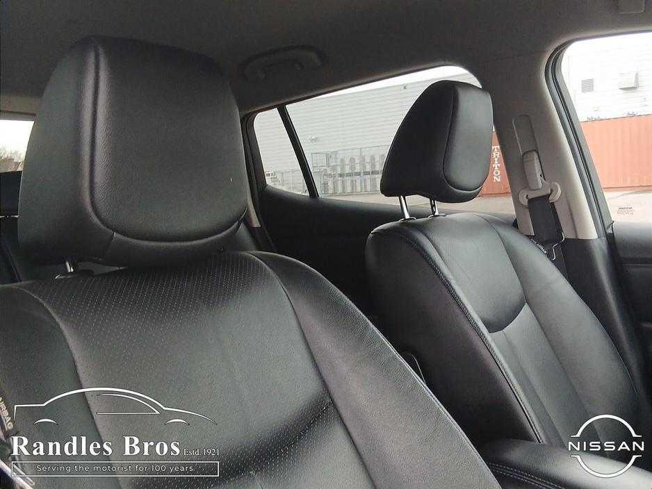 2016 Nissan Leaf - image 25