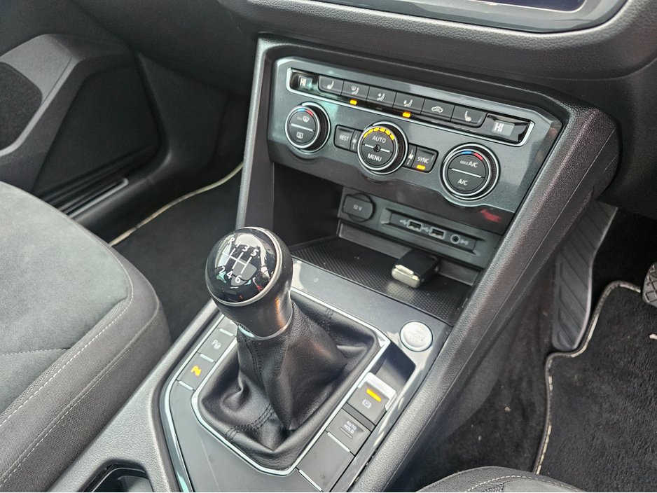 2019 Volkswagen Tiguan R-LINE 2.0 TDI MANUAL 6SPEED FWD 150HP 5DR €27,950