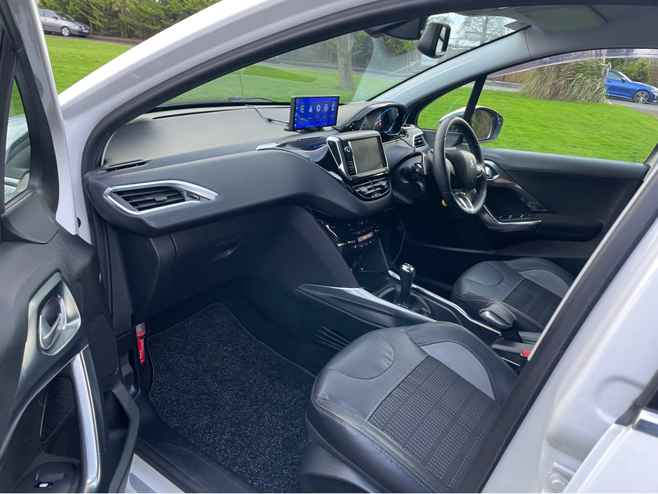 2015 Peugeot 2008 - image 14