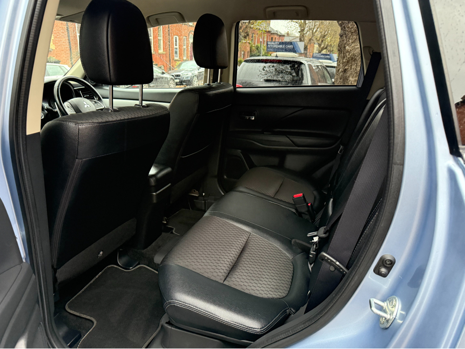 2016 Mitsubishi Outlander 2.0 PHEV, 4 Wheel Drive, Only 101kms, New Nct 10/2027, Tax 07/2026 (€170p/y), Reversing Camera, Bluetooth, Cruise Control, Paddle Shifters, A/C, Parking Sensors, Finance Available, SIMI Dealer, €15,950