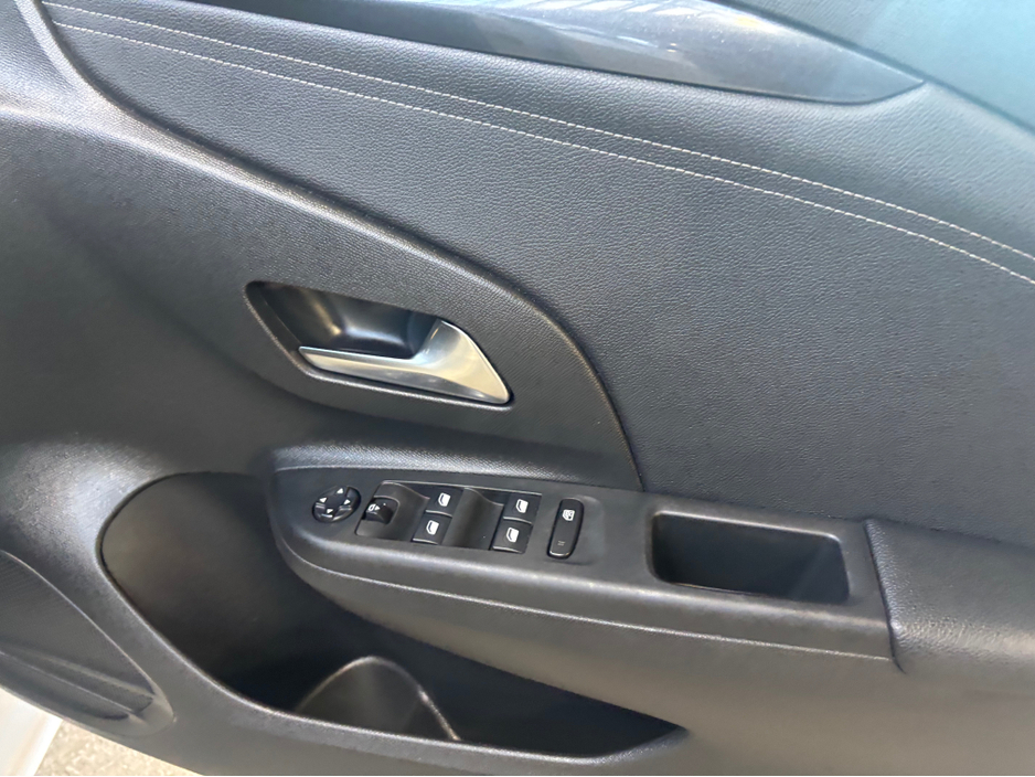 2022 Opel Corsa - image 6