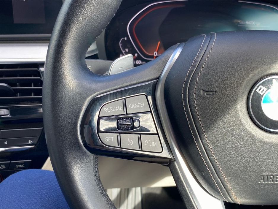 2022 BMW 5 Series - image 17