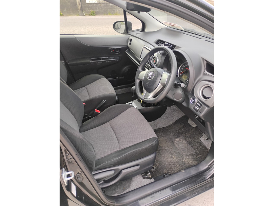 2013 Toyota Vitz - image 6