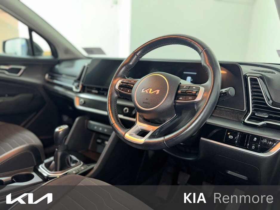 2023 Kia Sportage - image 2