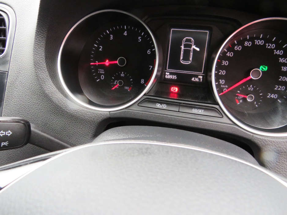 2014 Volkswagen Polo - image 11