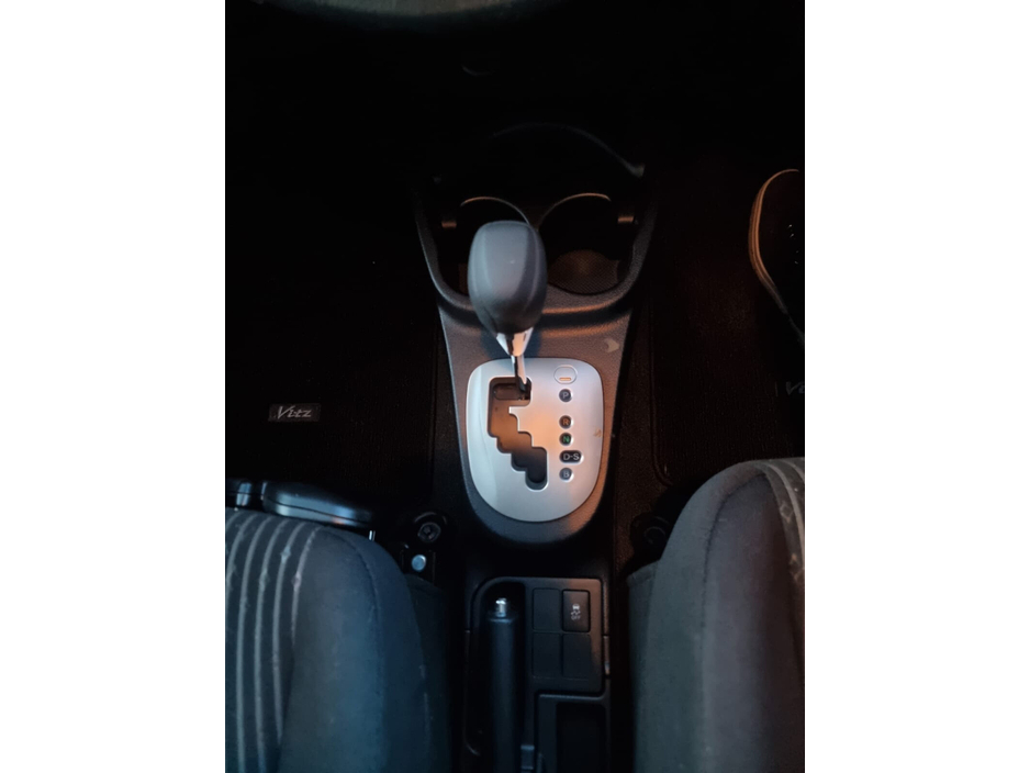 2015 Toyota Vitz - image 15