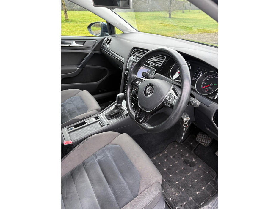 2014 Volkswagen Golf - image 14