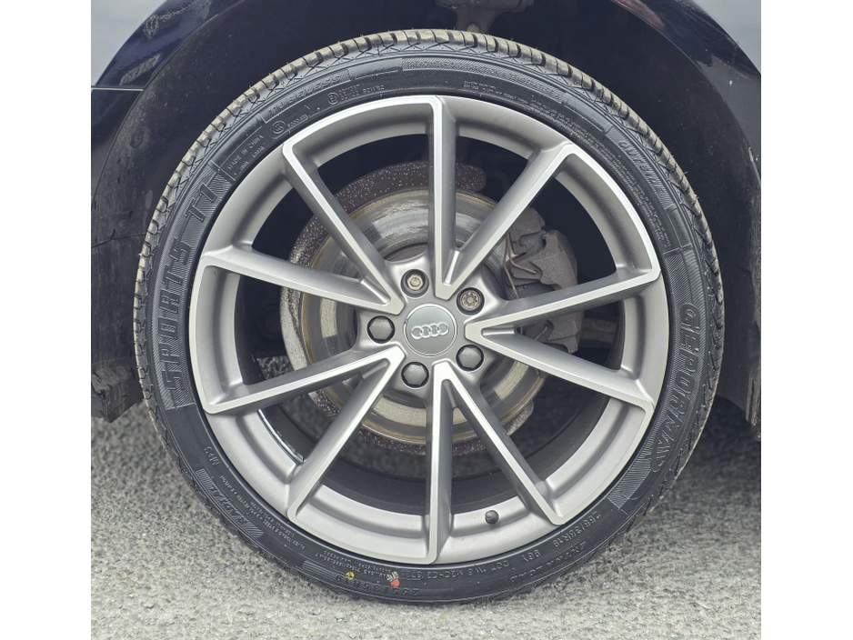 2017 Audi A4 - image 6