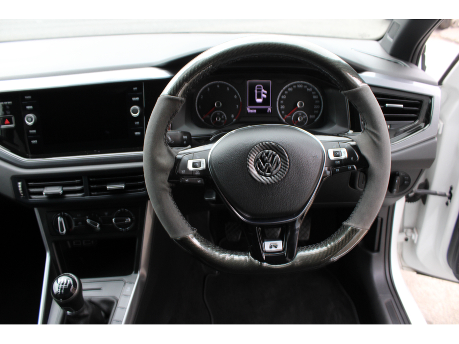 2021 Volkswagen Polo - image 11