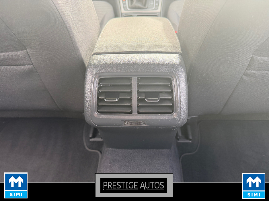 2015 Volkswagen Golf - image 26