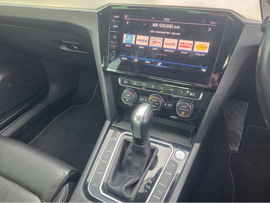 2020 Volkswagen Passat - image 9