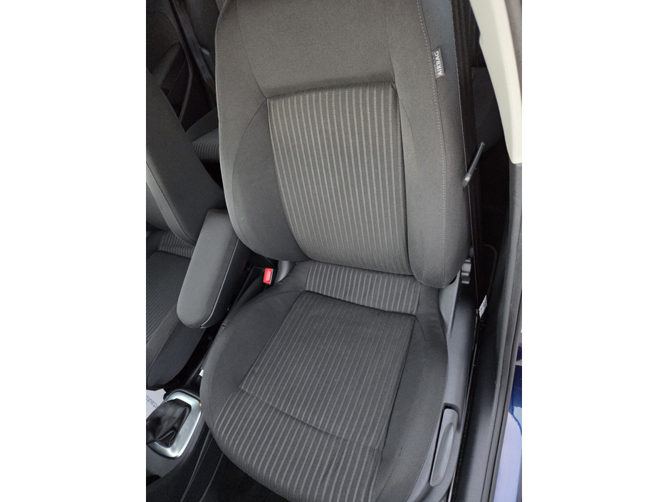 2012 Volkswagen Polo - image 21