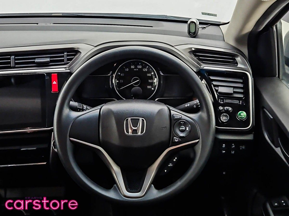 2019 Honda Grace - image 17