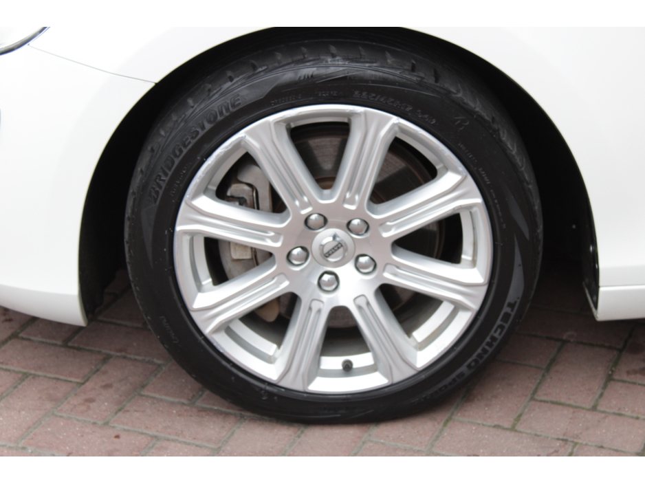 2017 Volvo V40 - image 22